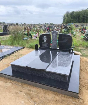 Памятник двойной 139